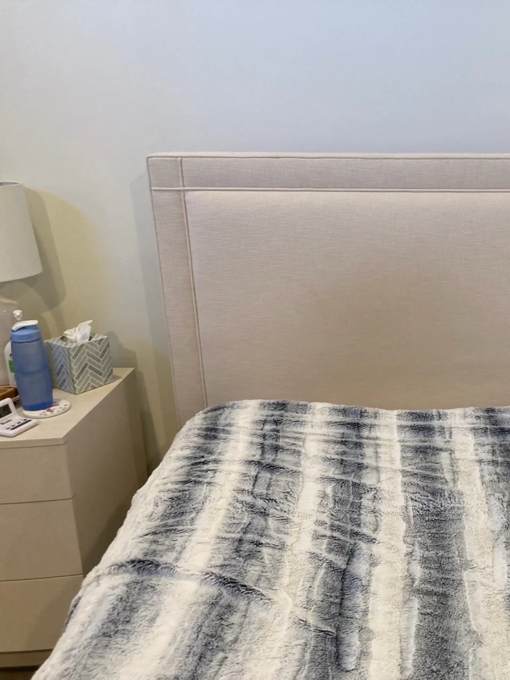 Plush Faux Fur Throw Blanket in Cream and Gray